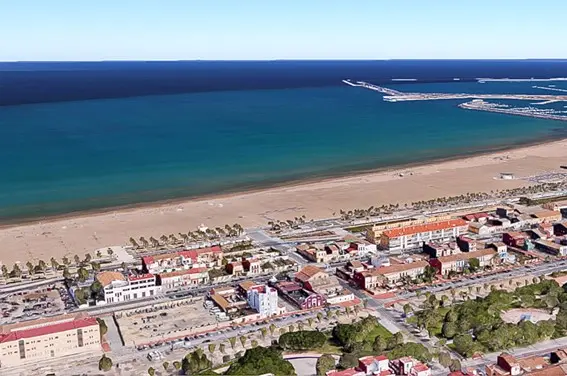 Playa y arquitectura de Valencia con pisos de alquiler sin intermediarios